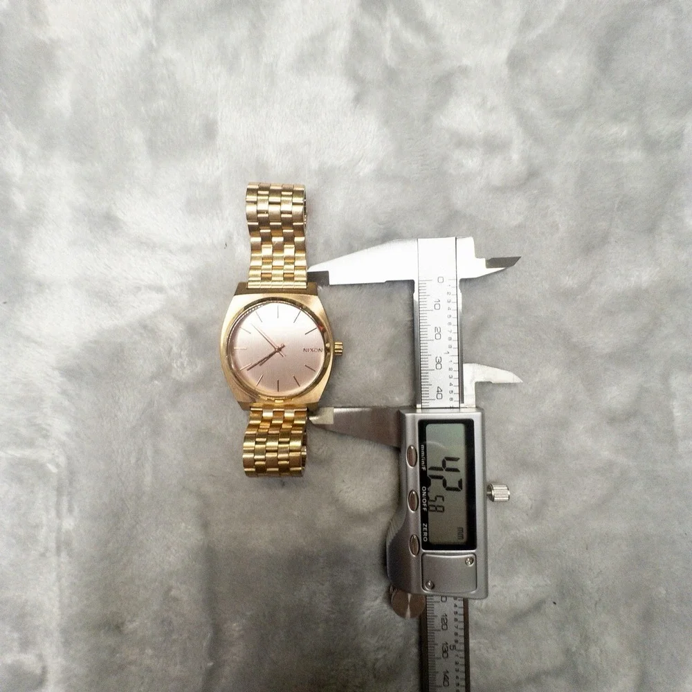 Nixon time teller